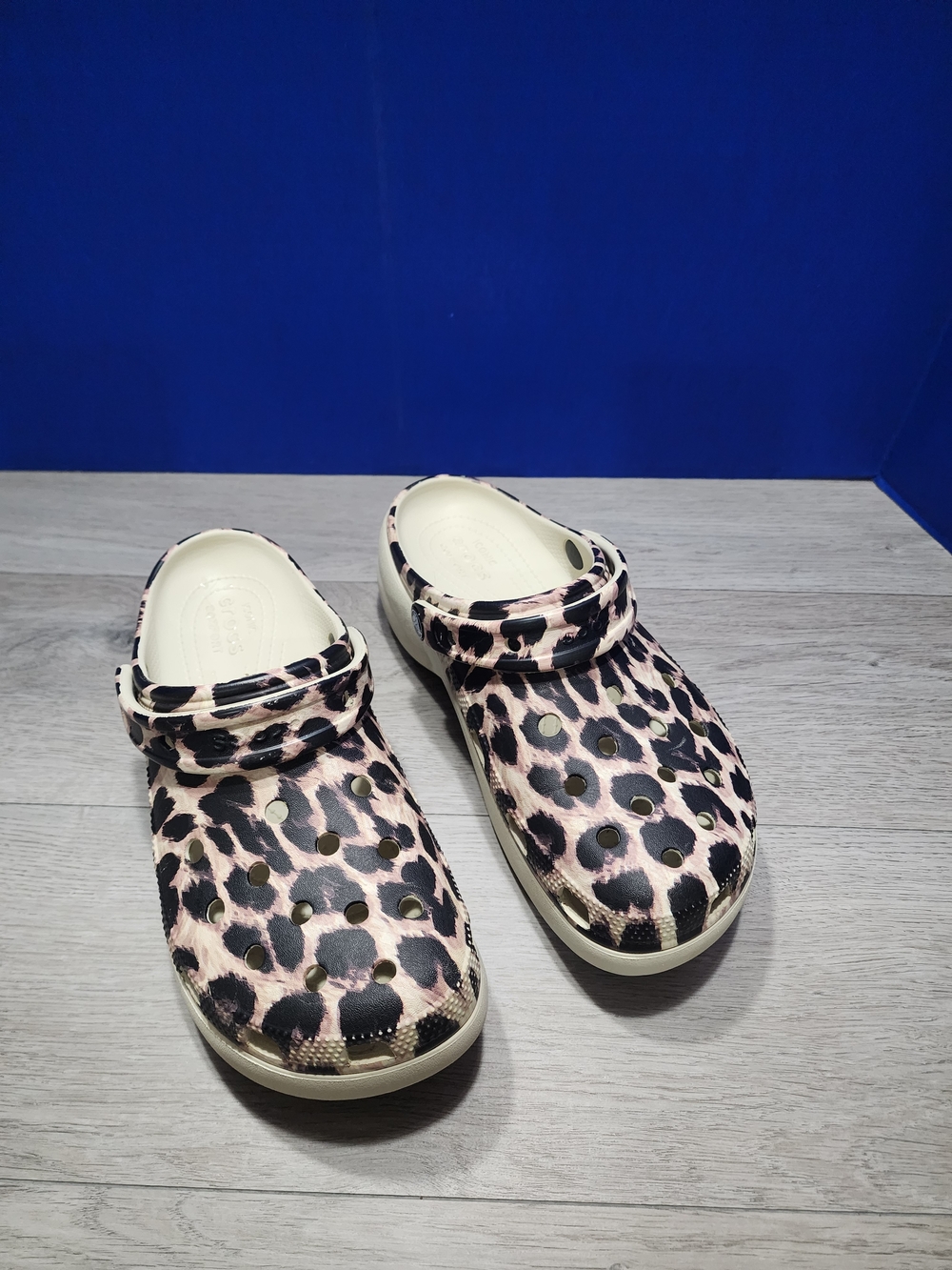 Crocs Women’s Iconic Comfort Size 9 Leopard Animal Print & Bone Platform Clogs